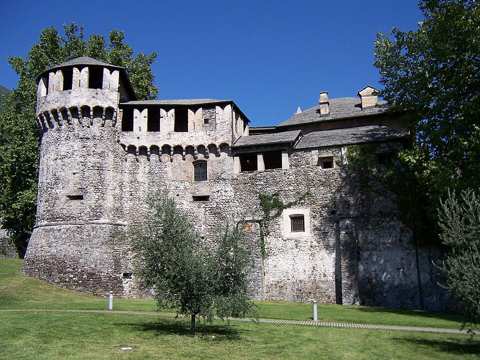 File:Locarno Castello Visconteo.JPG