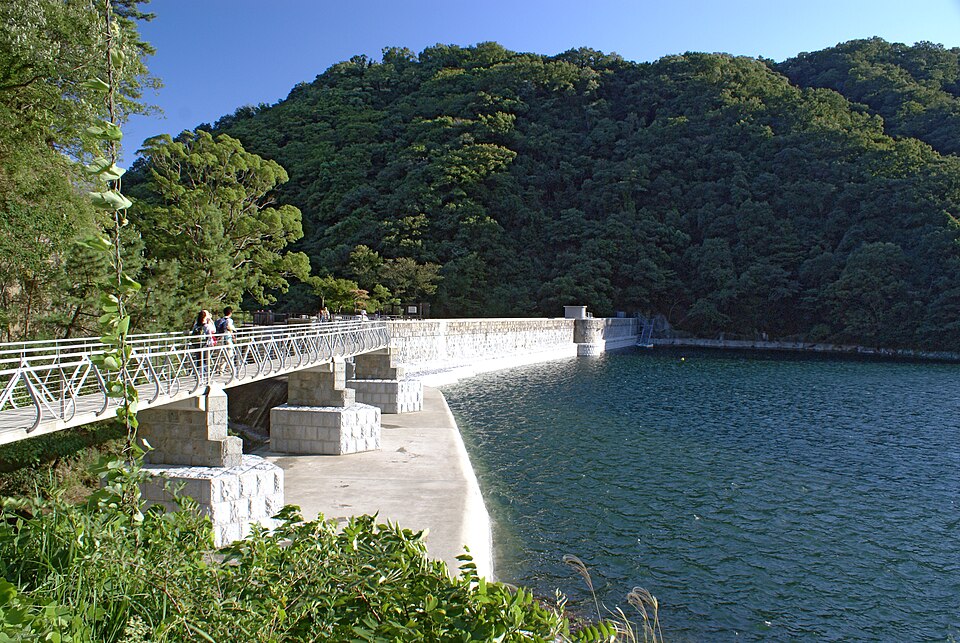 File:Nunobiki dam01s3200.jpg