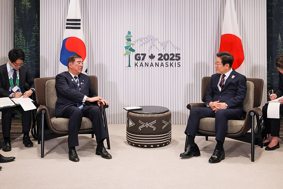 File:Shigeru Ishiba with Lee Jae-Myung.jpg
