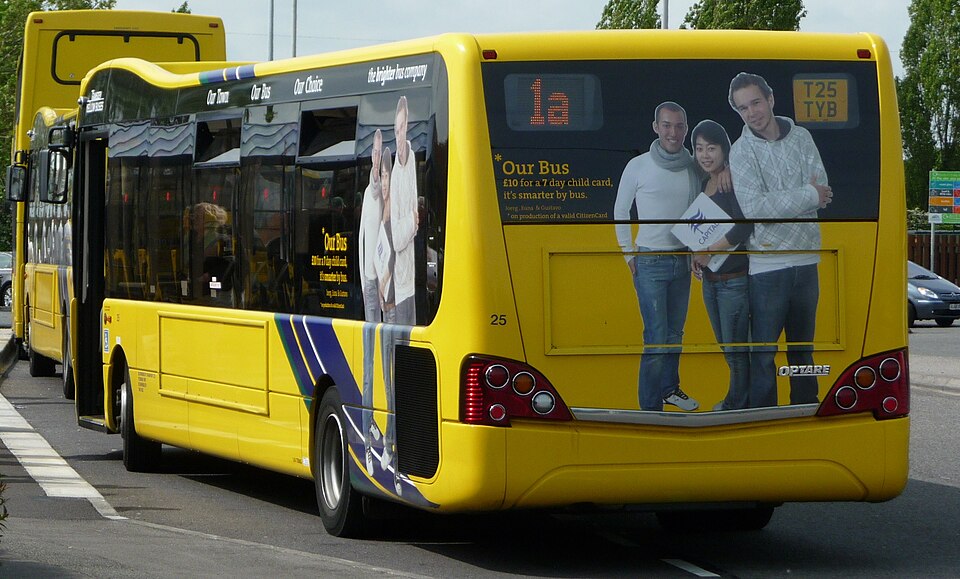 File:Transdev Yellow Buses 25 rear.JPG