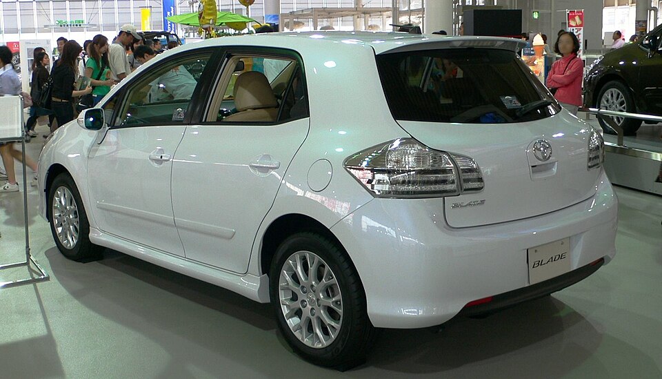 File:2006 Toyota Blade 02.jpg
