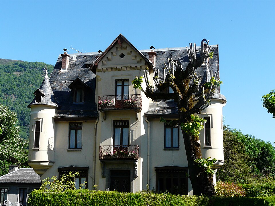 File:Bagnères-de-Luchon villa Édouard.JPG