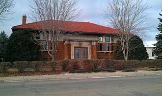 1913 Prairie School Carnegie library designed by Claude and Starck in Detroit Lakes