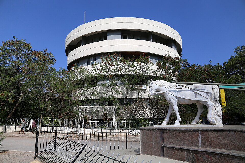 File:Dire dawa, edificio circolare.jpg