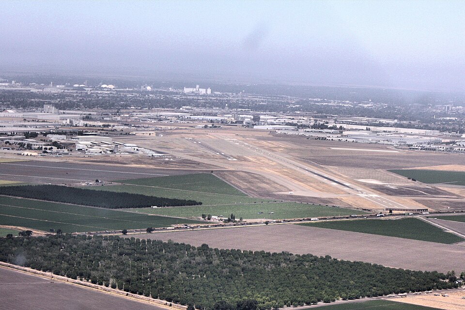File:Kluft-photo-Stockton-Metro-Airport-July-2009-Img 0085c.jpg