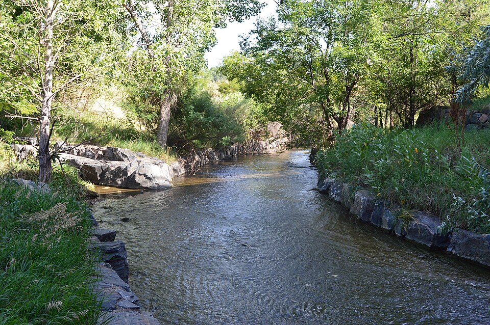 File:Little Dry Creek.JPG