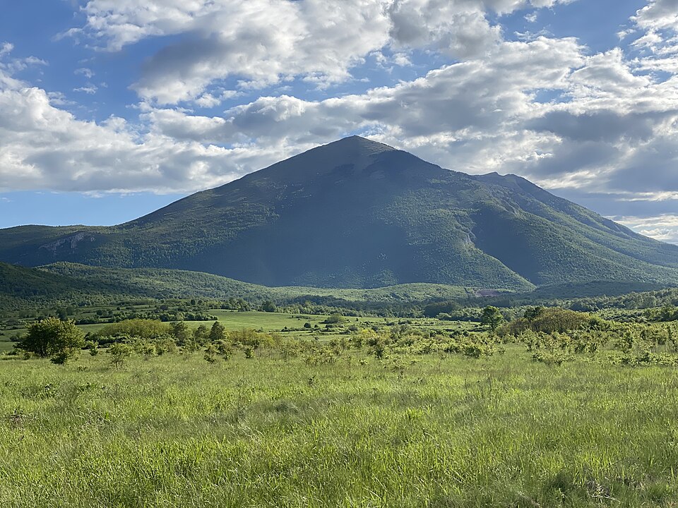 File:Planina Rtanj Srbija.jpg