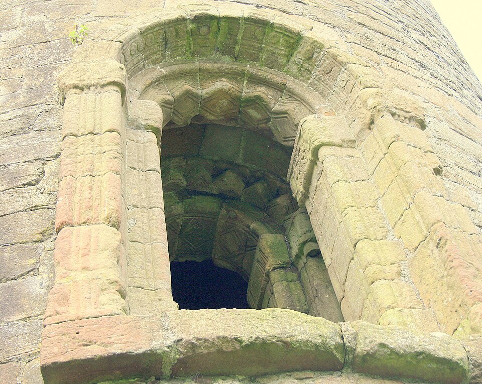File:TimahoeRoundTowerDoor.JPG