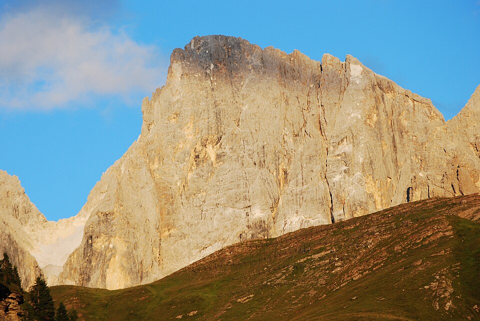 File:Vezzana from Rolle.JPG