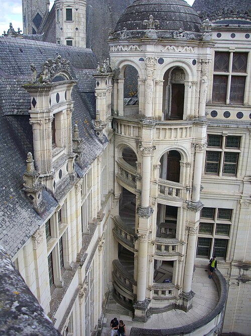 File:Chambord - château, terrasses (33).jpg