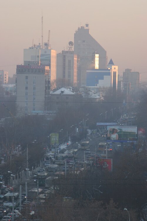 File:Tyumen RespublikySt DaylyTTrafficJam Smog.jpg