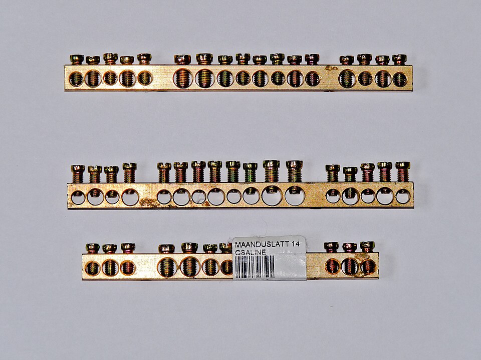 File:Busbars for earthing.JPG