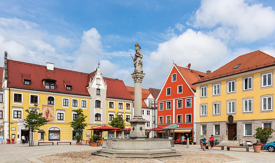 File:Marienplatz, Mindelheim, Alemania, 2019-06-21, DD 03.jpg