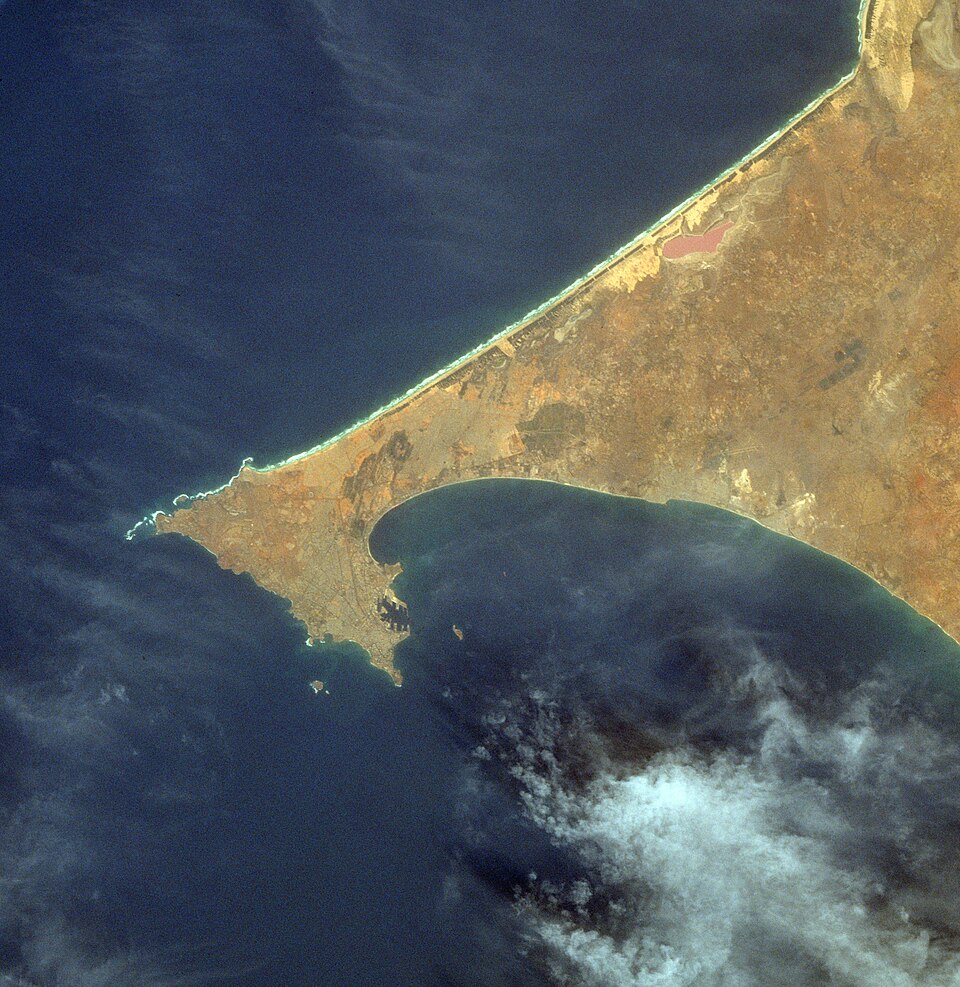 File:STS054 STS054-94-32-north-south orientation-.jpg