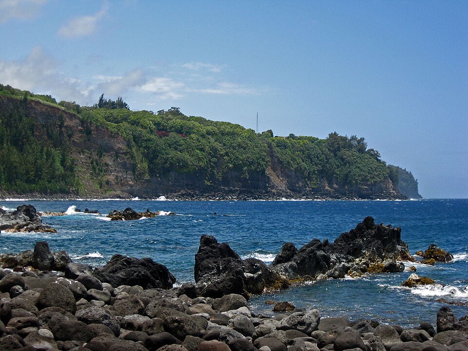 File:Hamakua Cliffs from Laupahoehoe Point, Hawaii.jpg