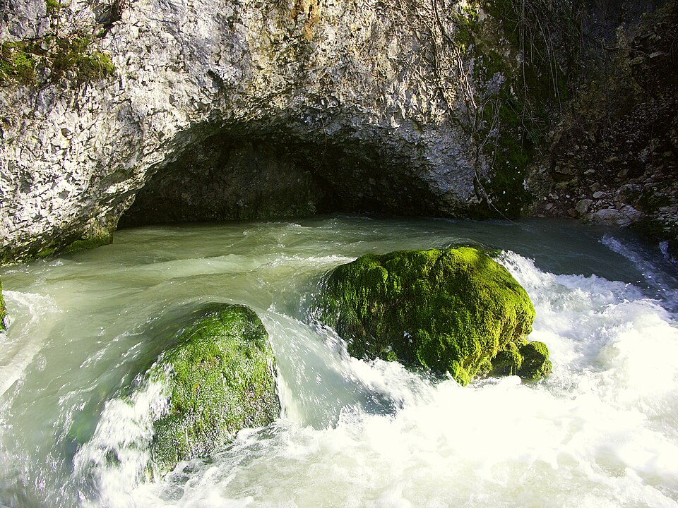 File:Izvir nad Mlini - panoramio.jpg
