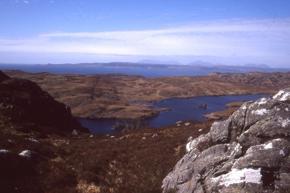File:Loch a' Ghille Ghobaich.jpg