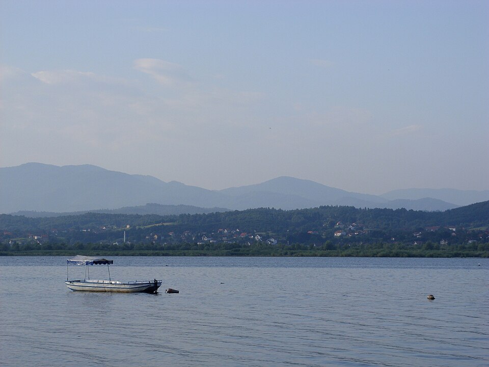 File:Modracko Jezero Morning.JPG