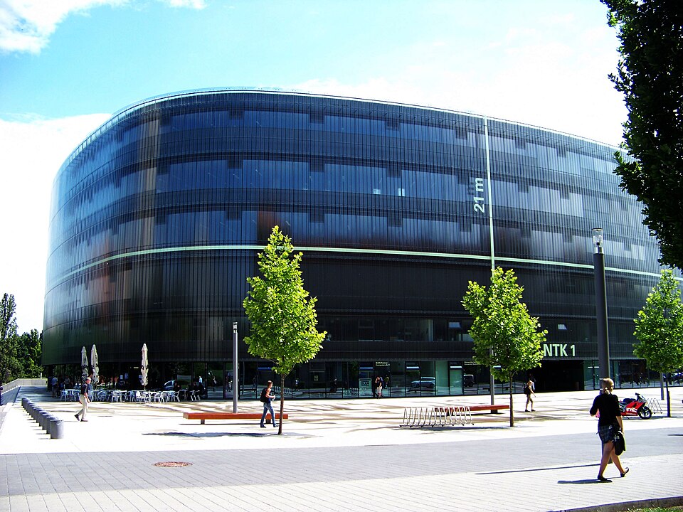 File:Národní technická knihovna.jpg