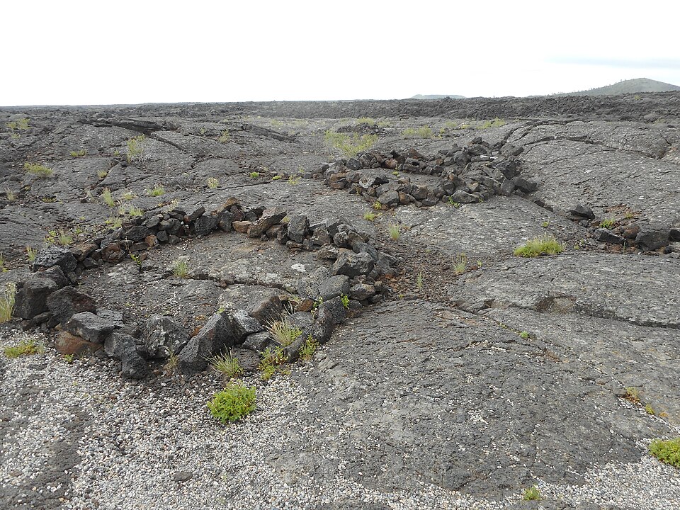 File:Stone rings.jpg