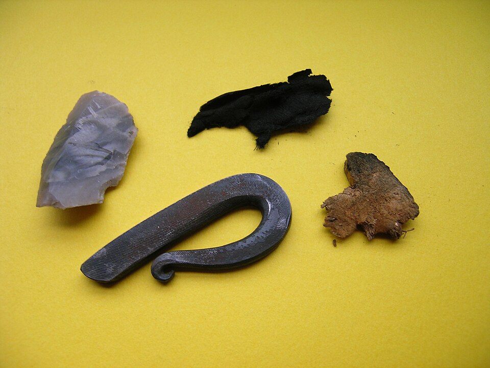 File:DirkvdM tinder box.jpg