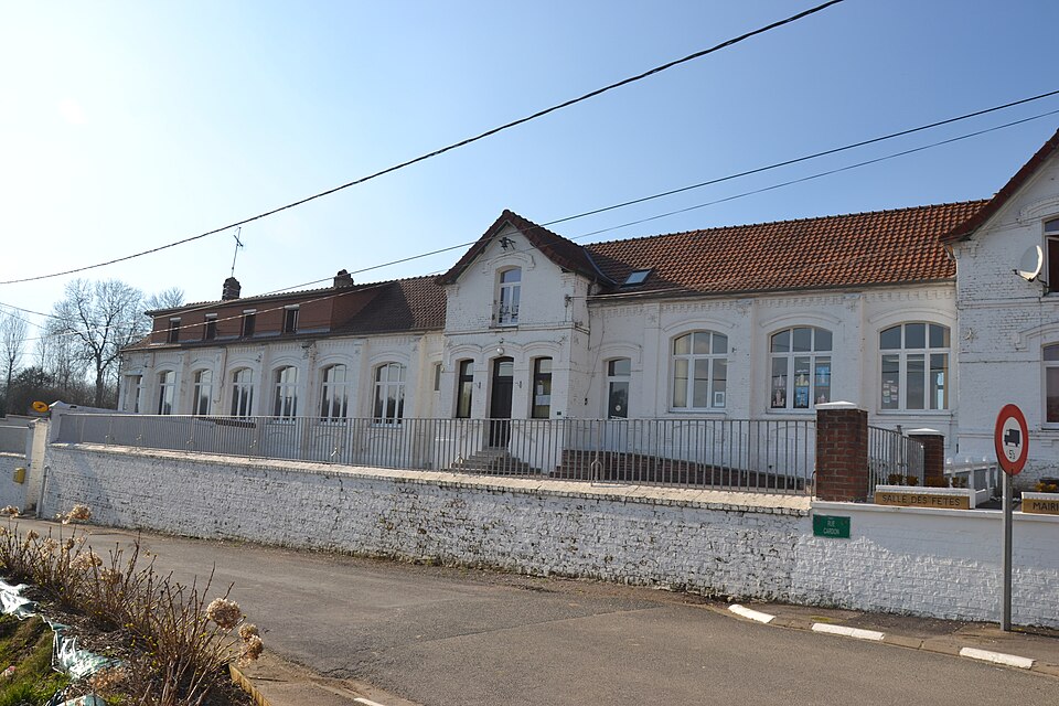 File:Embry Mairie-Ecole.JPG