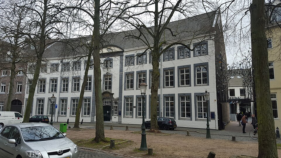 File:Maastricht-Universiteitsbibliotheek aan de Grote Looiersstraat.jpg