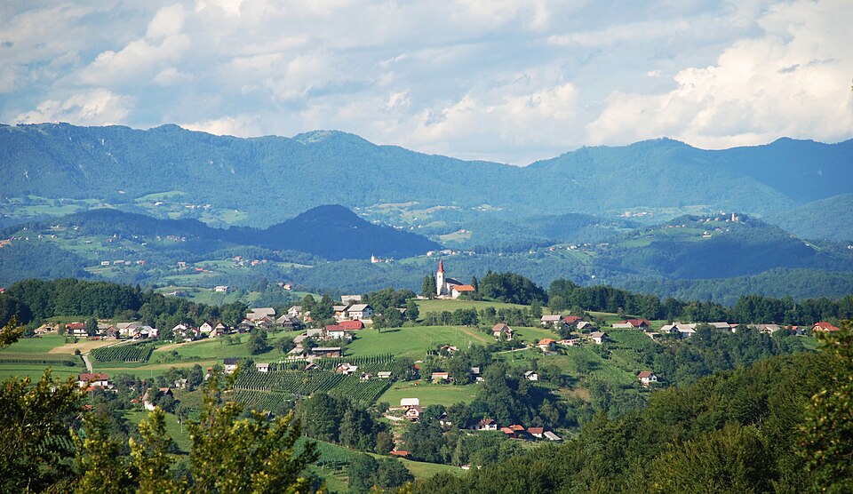 File:Sveti Vrh.jpg