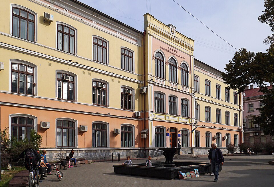 File:Вул. Незалежності. 17 P1300563.jpg