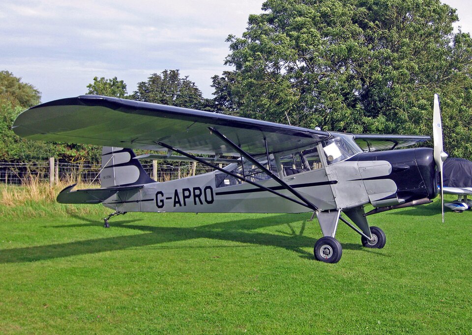 File:Auster 6A G-APRO Sywell 01.09.12R.jpg