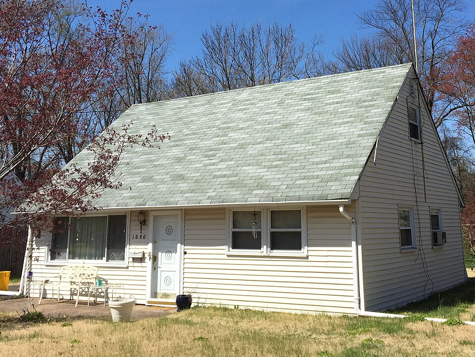File:Cape Cod style house.jpg