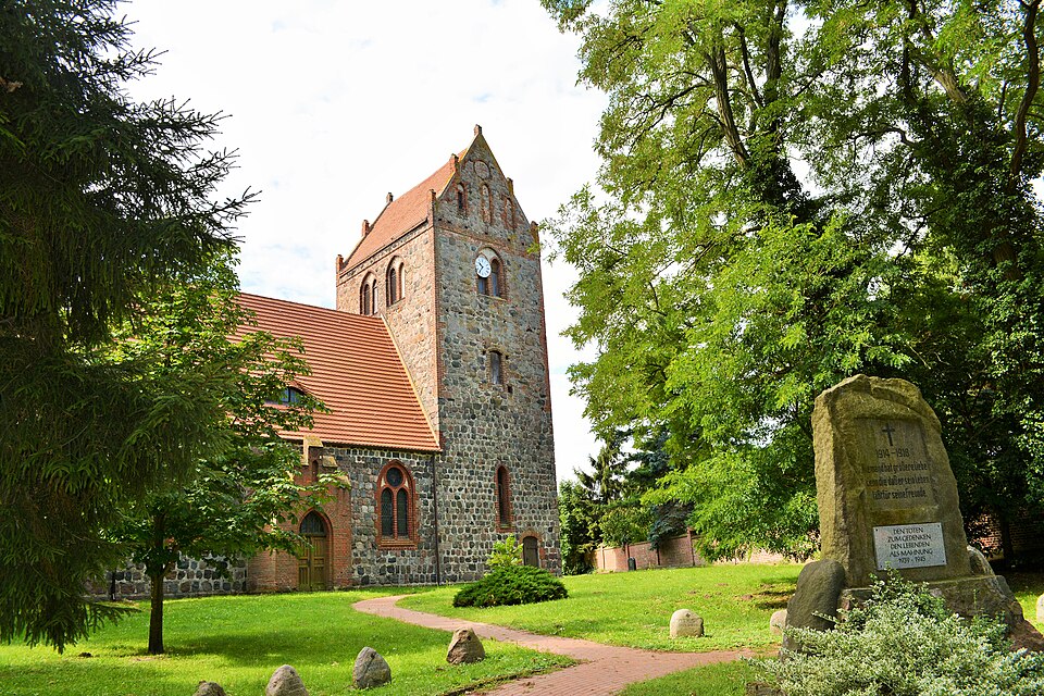 File:Gottberg Dorfkirche.JPG