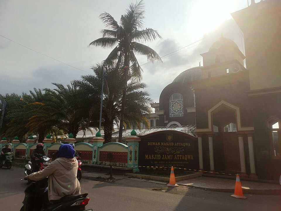 File:Masjid Jami At Taqwa, Bekasi.jpg