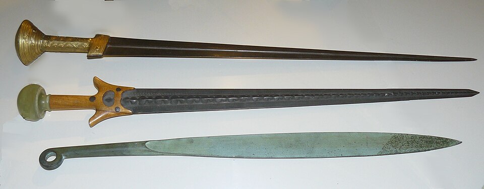 File:Mycenaean swords recostruction.jpg