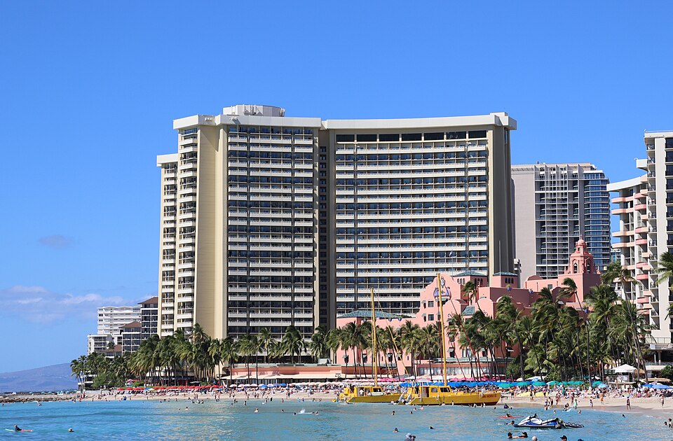 File:Sheraton Waikiki from Waikiki Beach.jpg