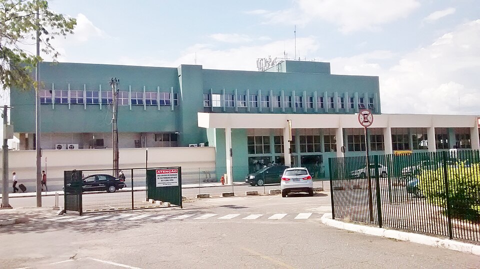 File:Fachada Aeroporto da Pampulha 2.jpg