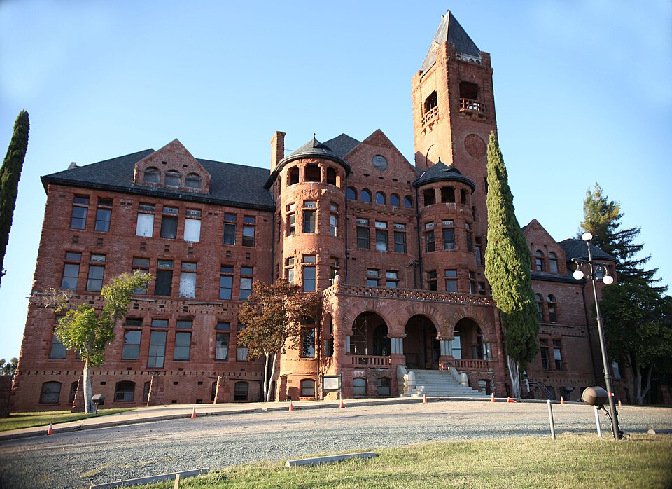 File:PrestonCastle.jpg
