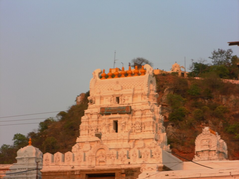File:Shri Kala Hasti Temple.JPG