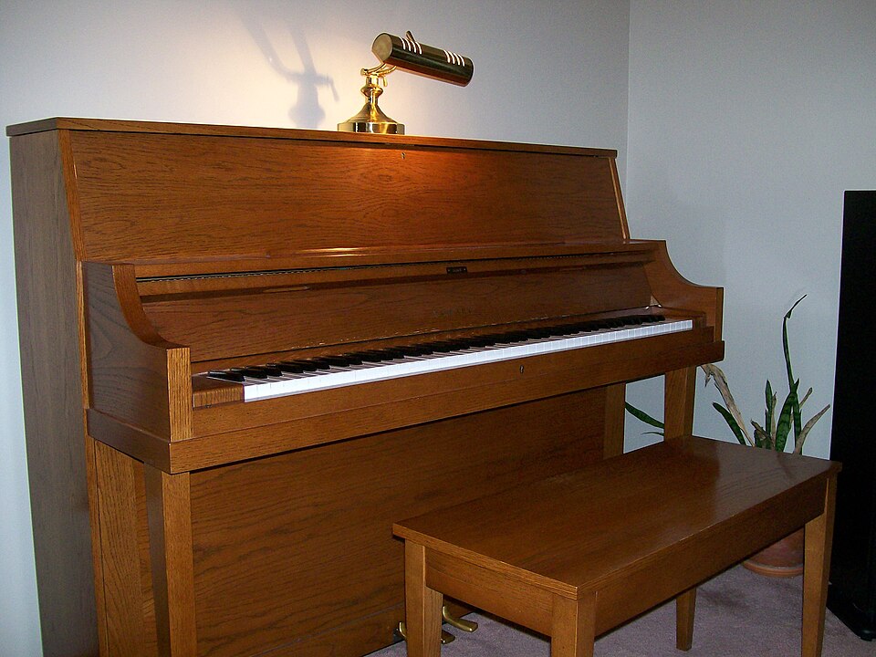 File:Yamaha P22 piano, Kansas City, Missouri.jpg