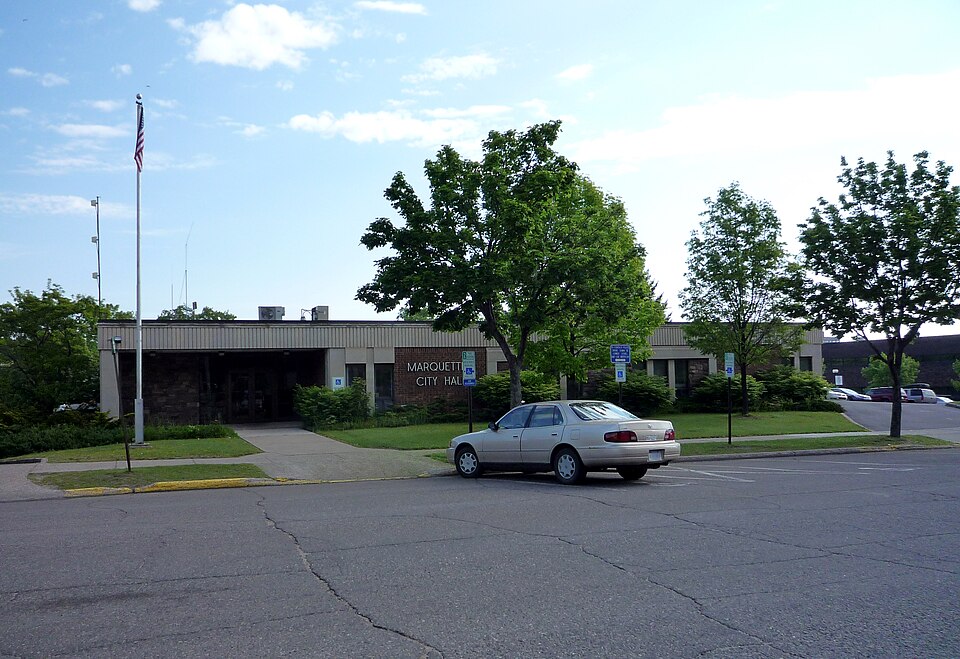 File:2009-0618-UP003-MarquetteCityHall.jpg