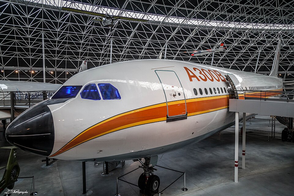 File:AIRBUS A 300 B (16428835251).jpg