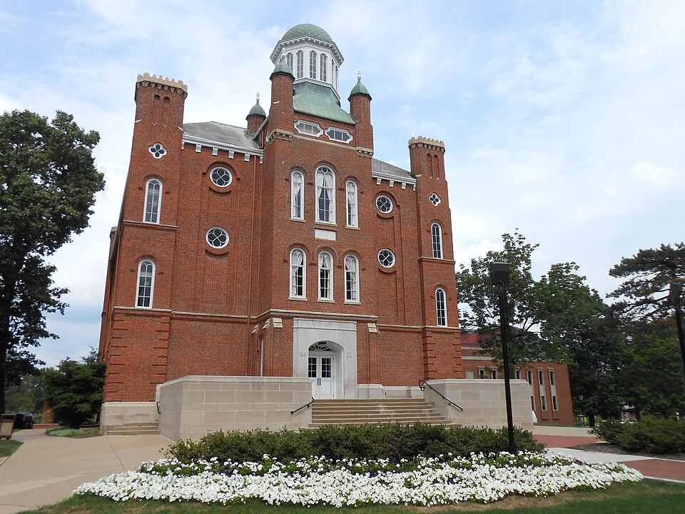File:Chapman Hall UMU.jpg