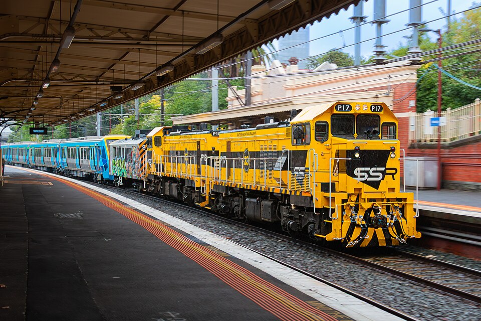 File:Double P-class hauling X'Trapolis 2.0 transfer.jpg