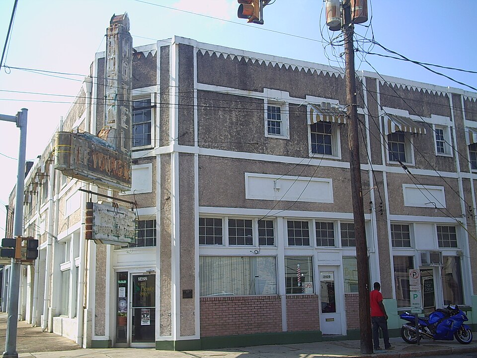 File:EF Young Hotel Meridian, MS.JPG
