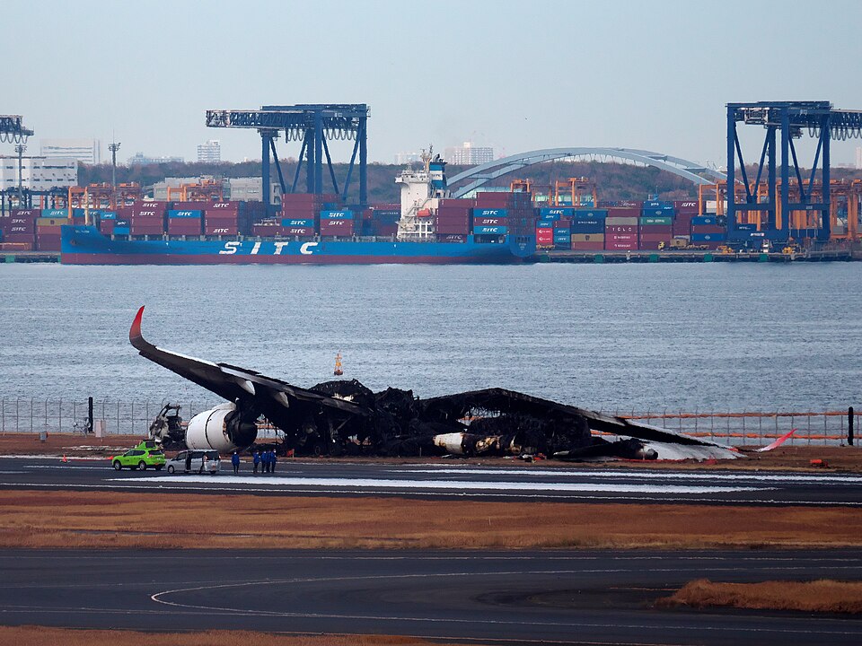 File:Japan Airlines 516 JA13XJ wreckage.jpg