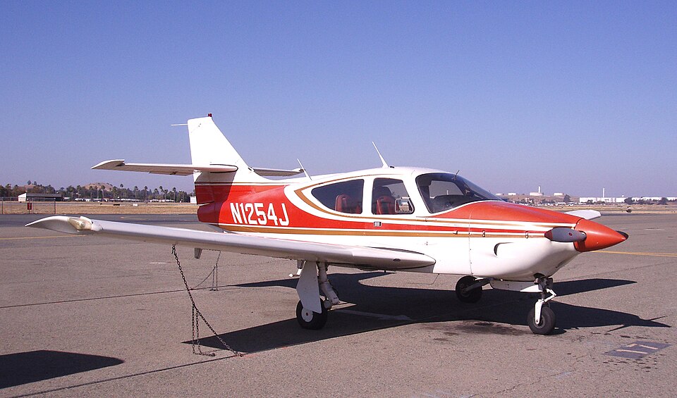 File:Rockwell Commander 112 (4575607968).jpg