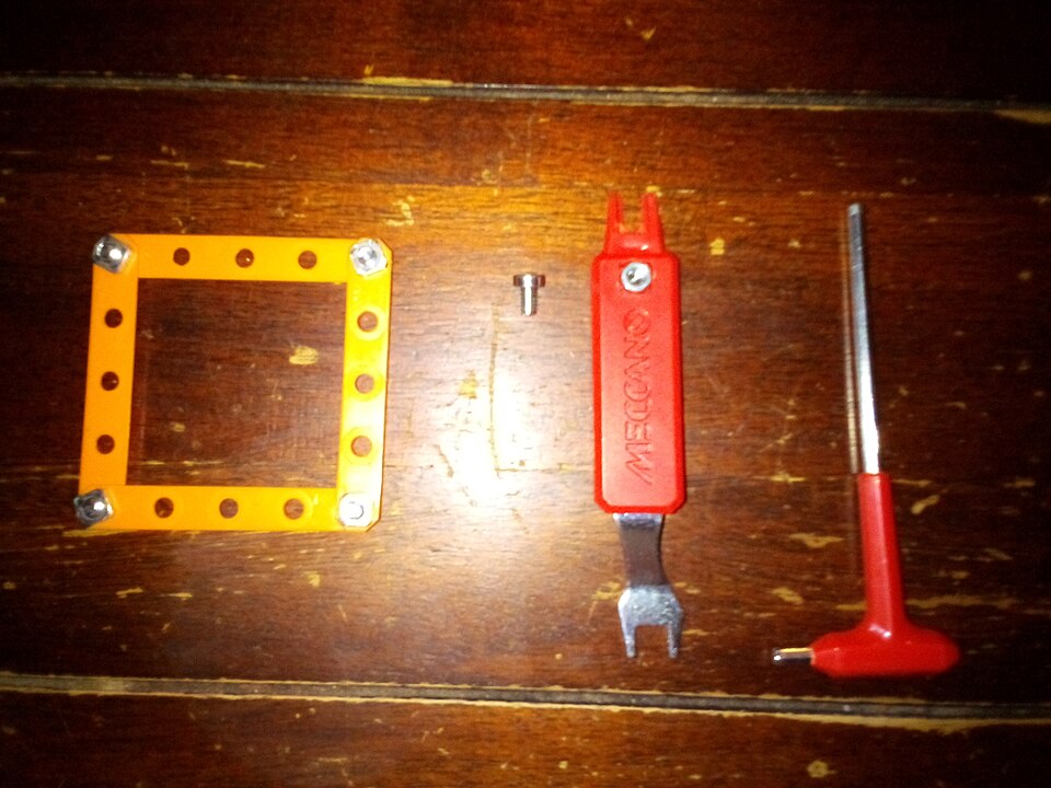 File:Modern Meccano .jpg