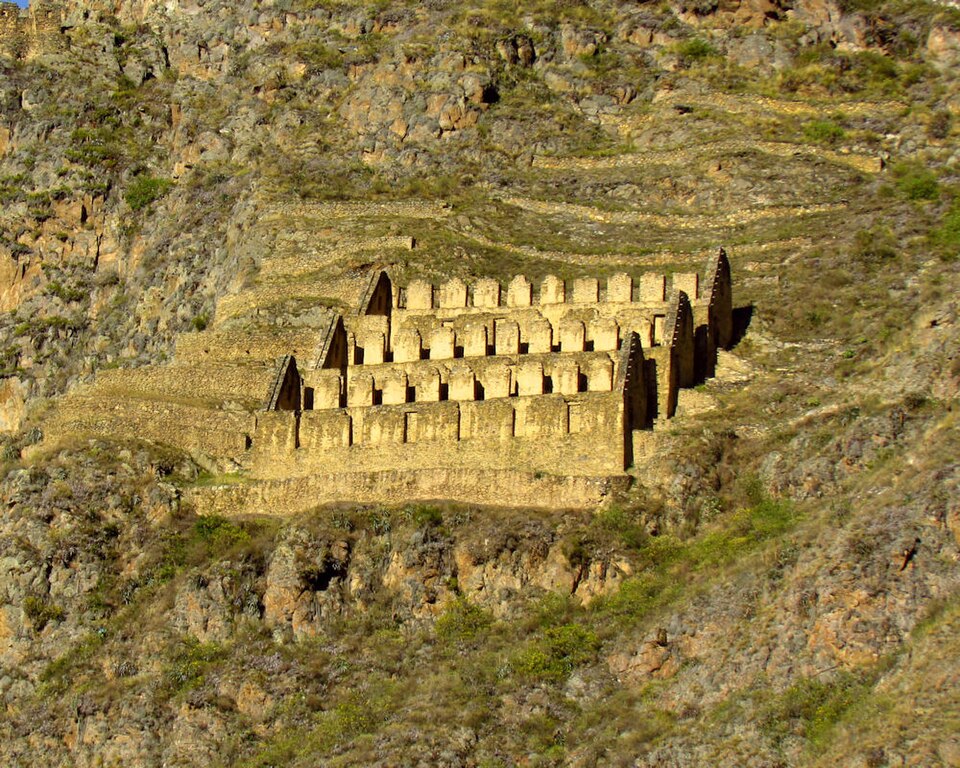 File:Ollantaytambo, storage rooms (qollqas).jpg