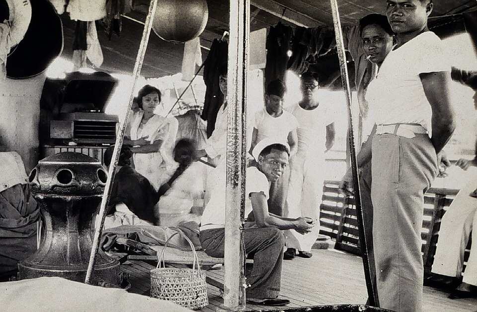 File:PATHFINDER crew with family and friends.jpg