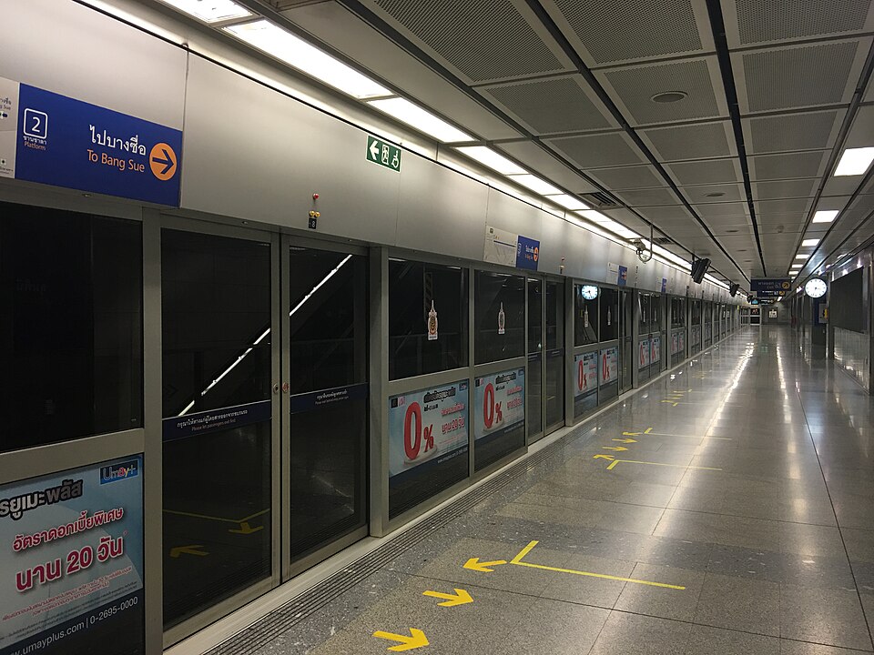 File:Platform 2 of Lumphini Station.jpg